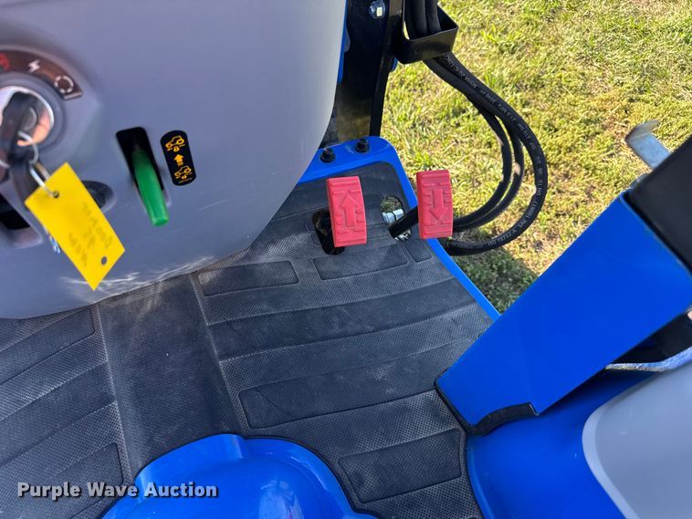 image for item EV1956 2016 New Holland Boomer 24 MFWD tractor