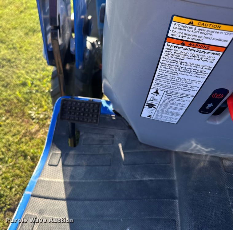 image for item EV1956 2016 New Holland Boomer 24 MFWD tractor