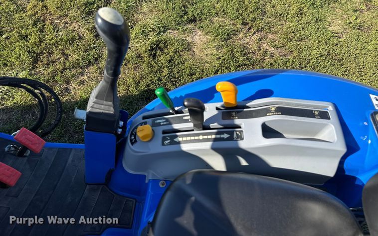 image for item EV1956 2016 New Holland Boomer 24 MFWD tractor