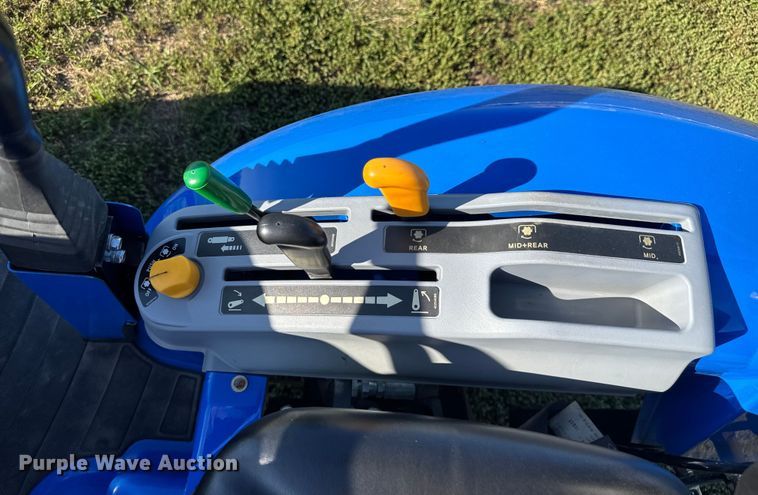 image for item EV1956 2016 New Holland Boomer 24 MFWD tractor