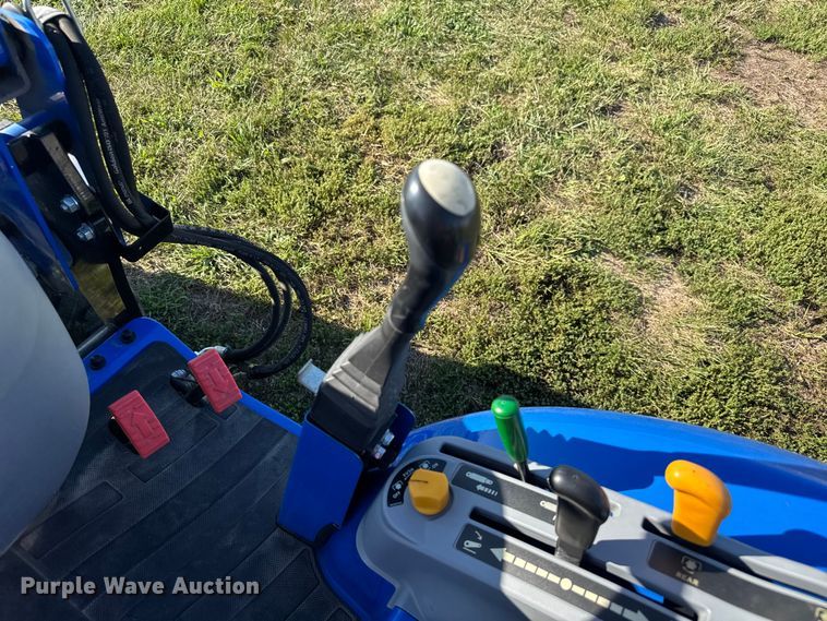 image for item EV1956 2016 New Holland Boomer 24 MFWD tractor