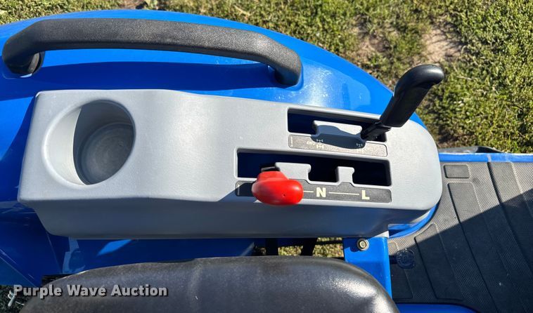 image for item EV1956 2016 New Holland Boomer 24 MFWD tractor