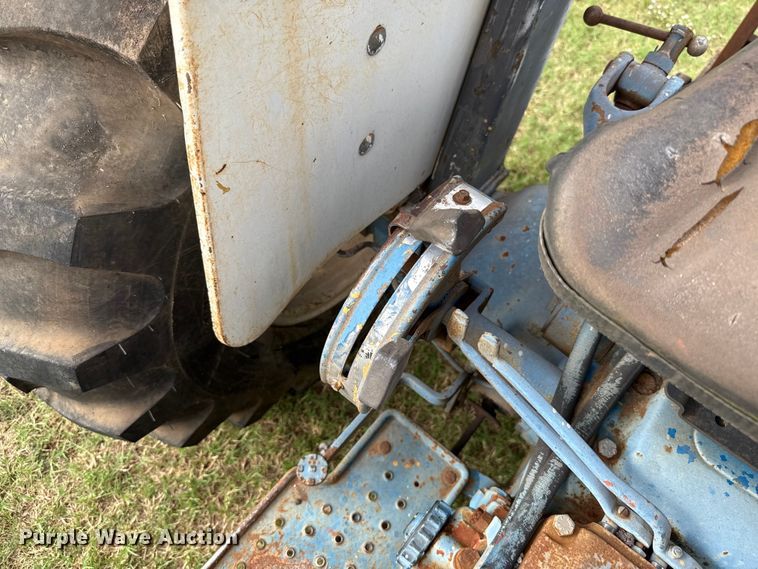 image for item GH9371 Ford 4600 tractor