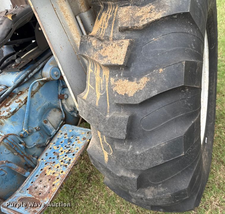 image for item GH9371 Ford 4600 tractor