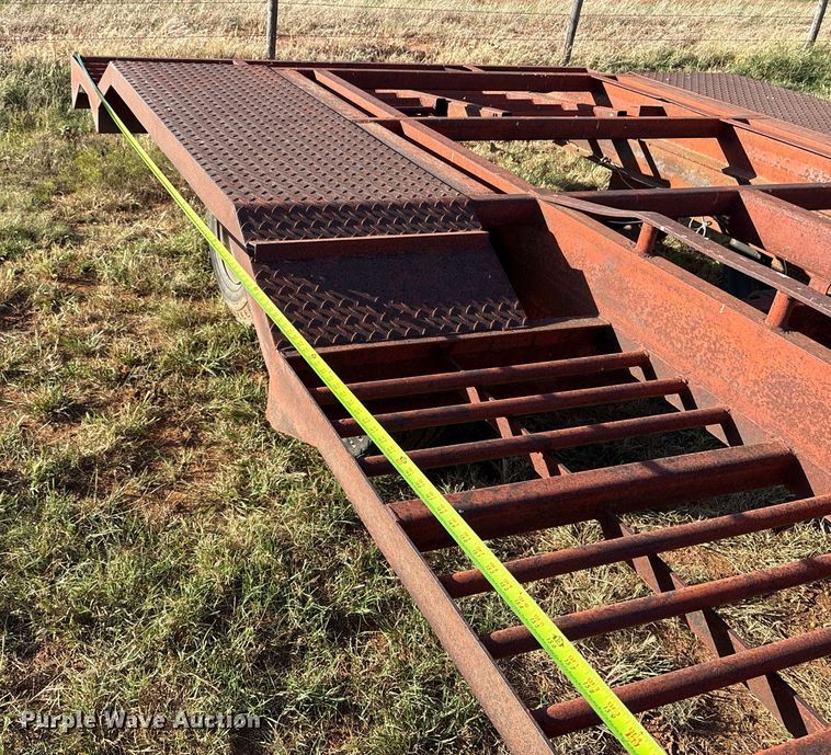 image for item IE9213 Donahue Manufacturing 800 windrower trailer