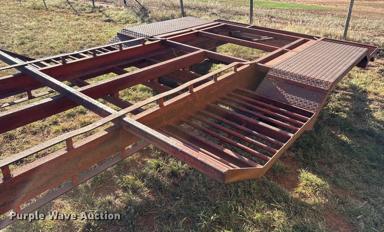 image for item IE9213 Donahue Manufacturing 800 windrower trailer