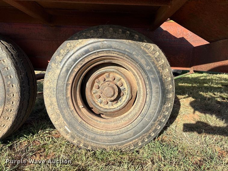 image for item IE9213 Donahue Manufacturing 800 windrower trailer