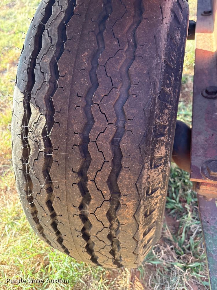 image for item IE9213 Donahue Manufacturing 800 windrower trailer