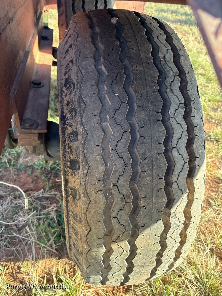 image for item IE9213 Donahue Manufacturing 800 windrower trailer