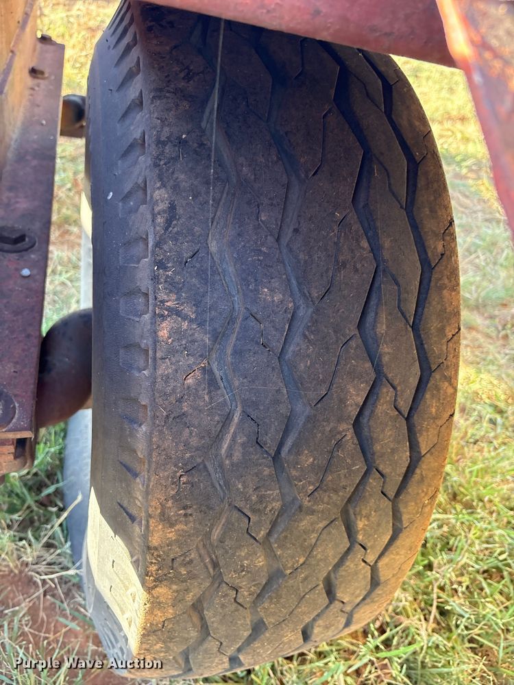 image for item IE9213 Donahue Manufacturing 800 windrower trailer