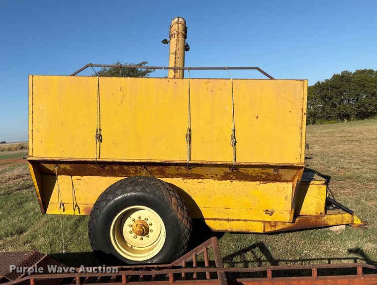 image for item IE9214 Big 12 12K grain cart