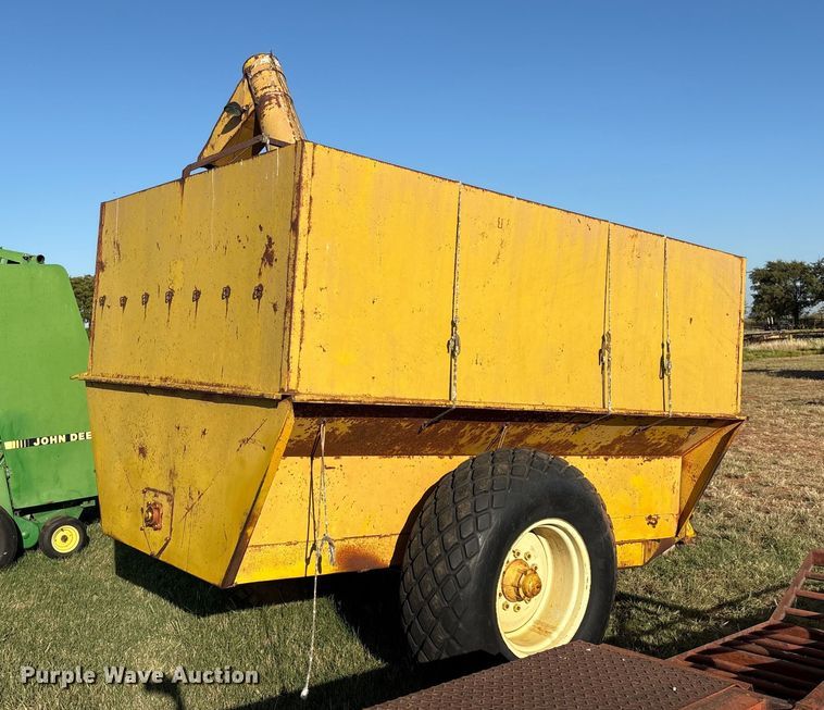 image for item IE9214 Big 12 12K grain cart