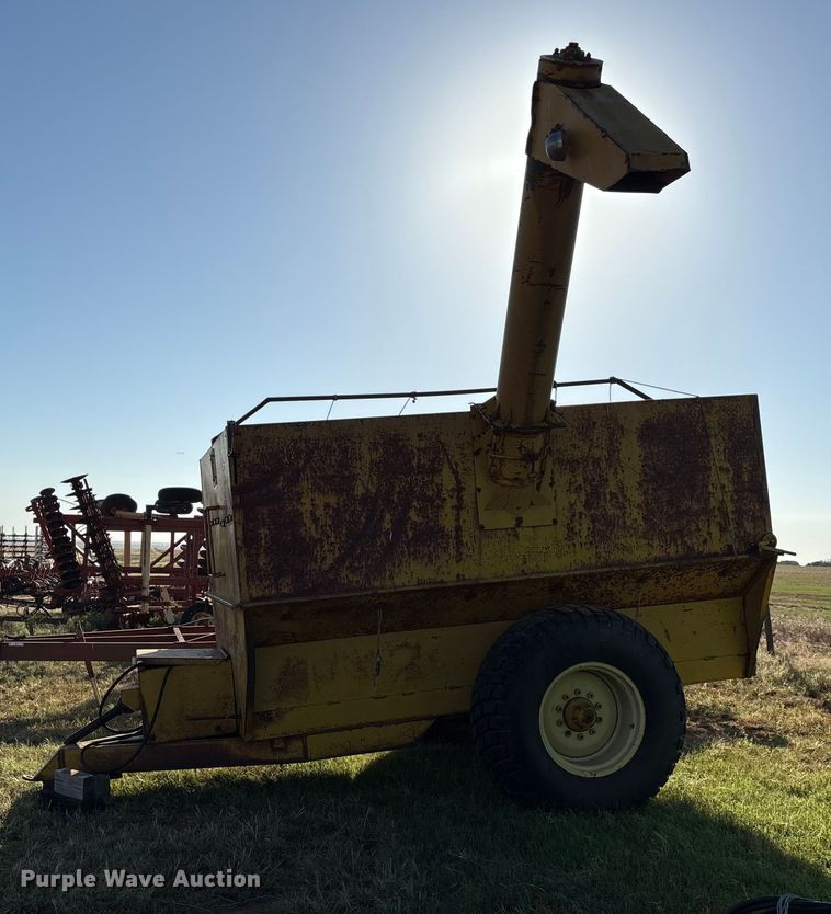 image for item IE9214 Big 12 12K grain cart