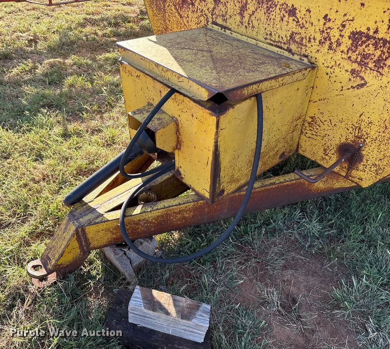 image for item IE9214 Big 12 12K grain cart