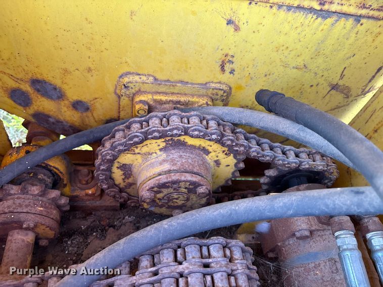 image for item IE9214 Big 12 12K grain cart