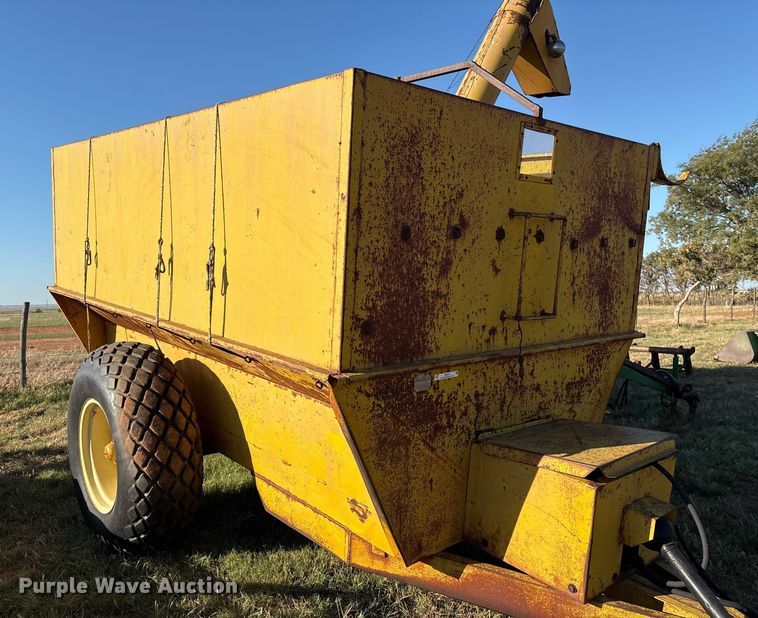 image for item IE9214 Big 12 12K grain cart