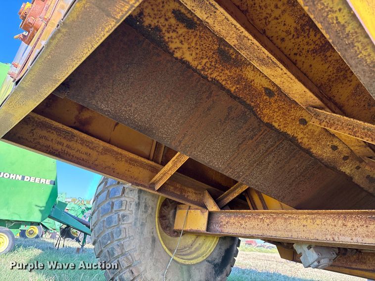 image for item IE9214 Big 12 12K grain cart