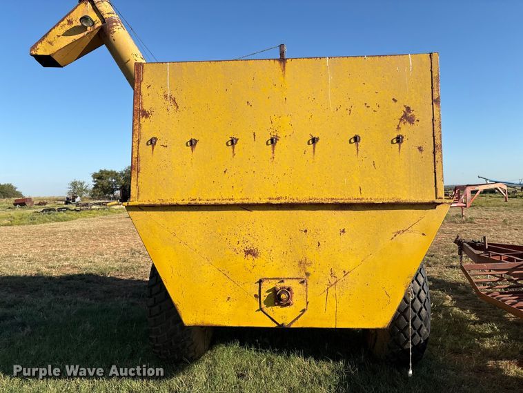 image for item IE9214 Big 12 12K grain cart