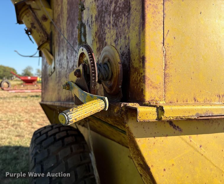 image for item IE9214 Big 12 12K grain cart