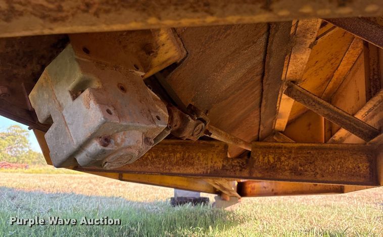 image for item IE9214 Big 12 12K grain cart