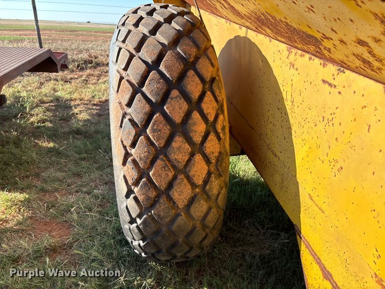 image for item IE9214 Big 12 12K grain cart