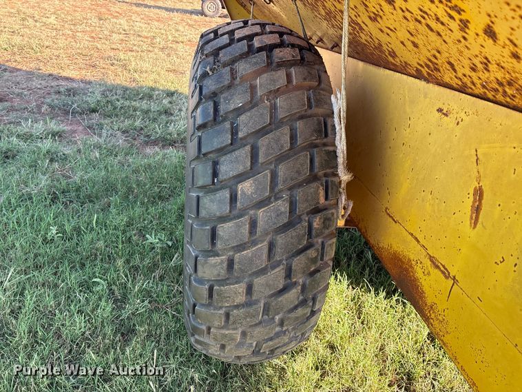 image for item IE9214 Big 12 12K grain cart