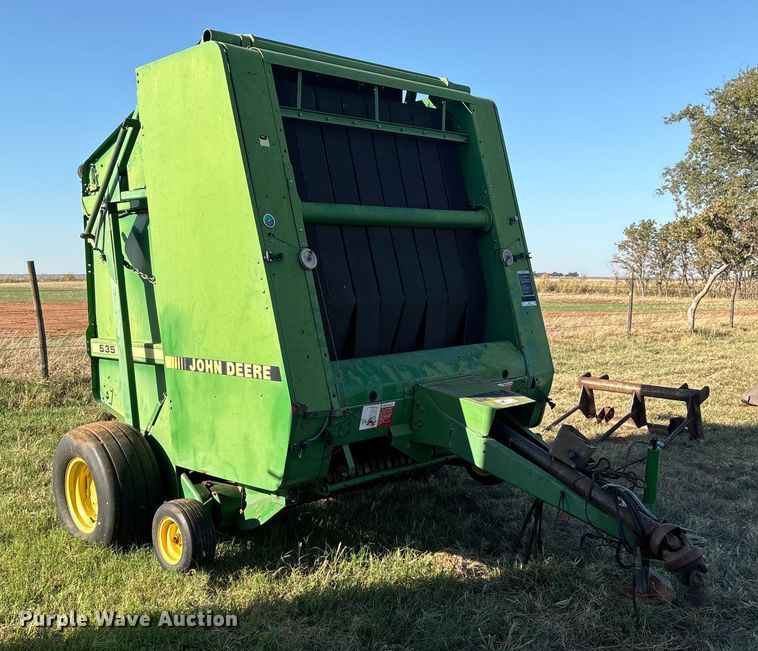 image for item IE9215 John Deere 535 round baler