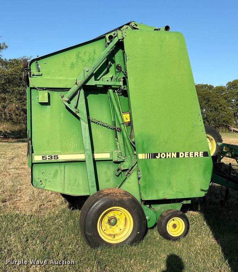 image for item IE9215 John Deere 535 round baler