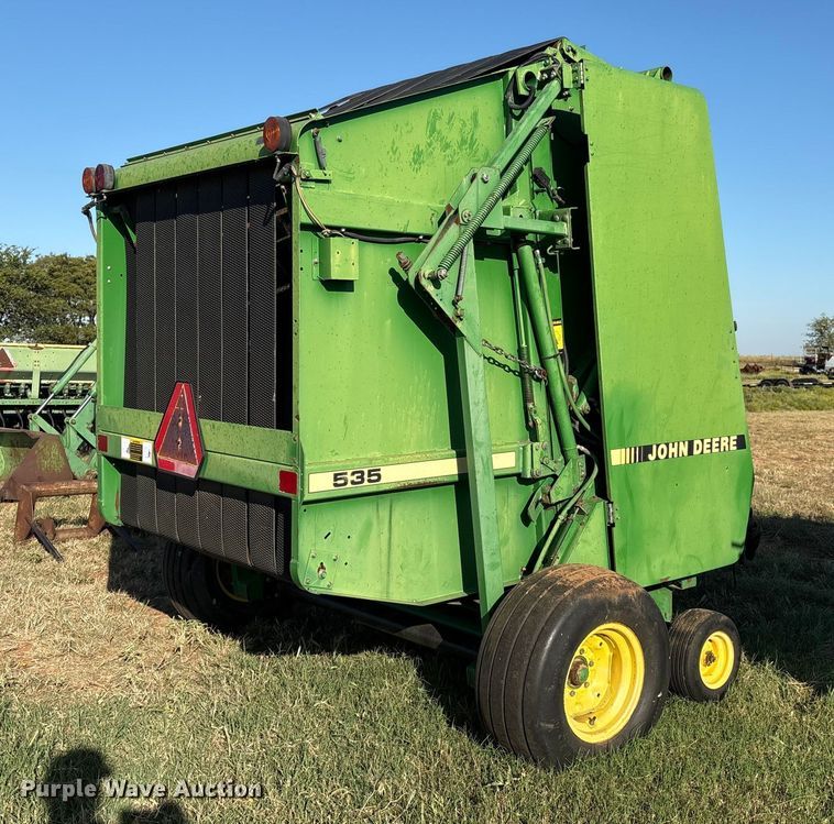image for item IE9215 John Deere 535 round baler