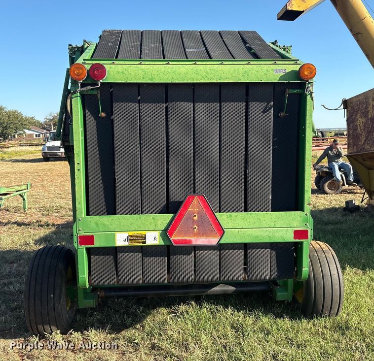 image for item IE9215 John Deere 535 round baler