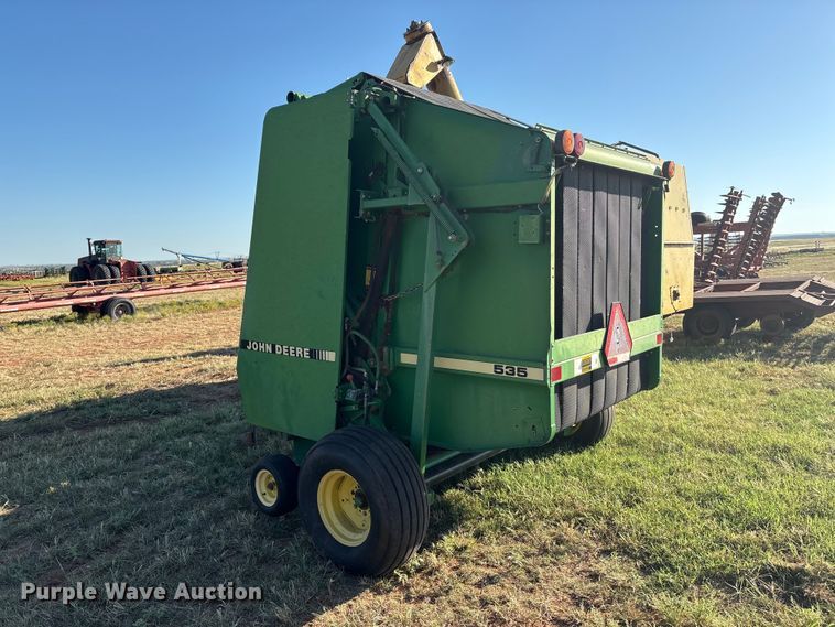 image for item IE9215 John Deere 535 round baler