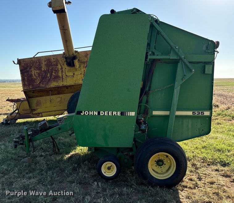 image for item IE9215 John Deere 535 round baler