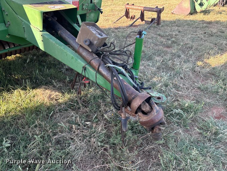 image for item IE9215 John Deere 535 round baler
