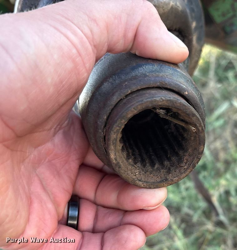 image for item IE9215 John Deere 535 round baler