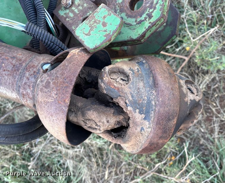 image for item IE9215 John Deere 535 round baler