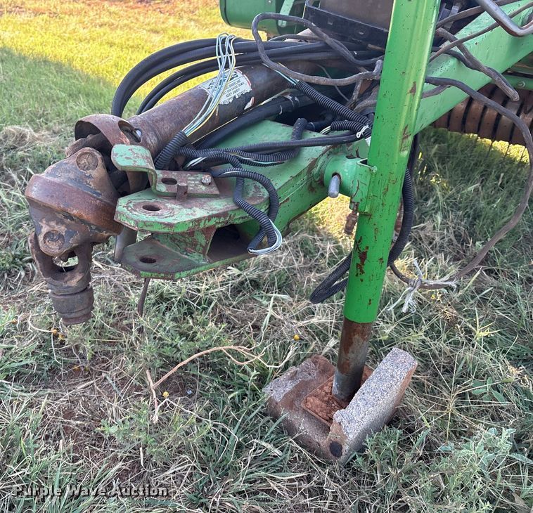 image for item IE9215 John Deere 535 round baler