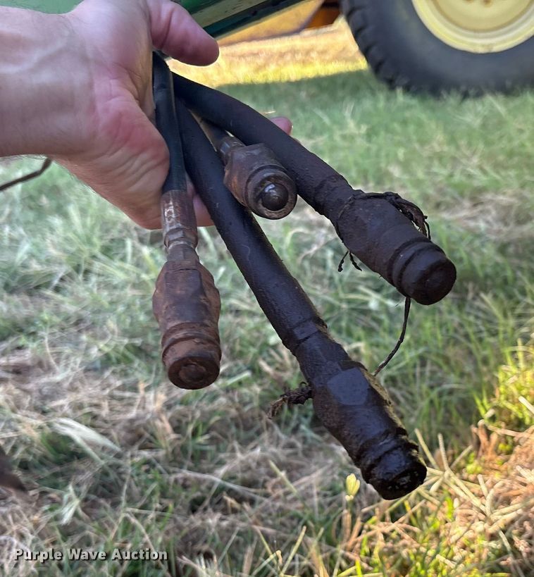 image for item IE9215 John Deere 535 round baler