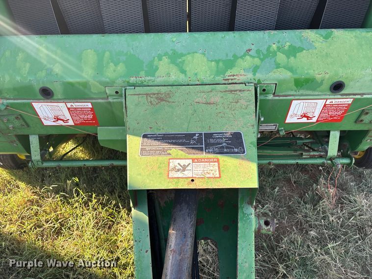 image for item IE9215 John Deere 535 round baler