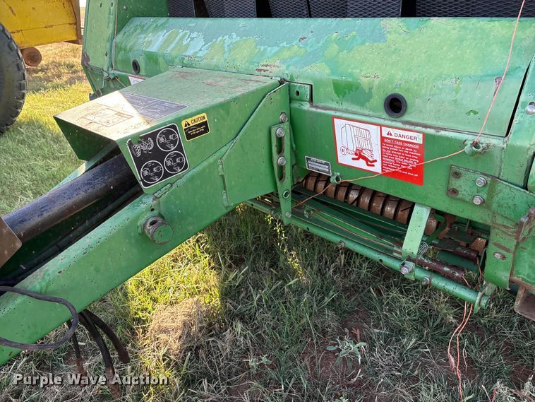image for item IE9215 John Deere 535 round baler