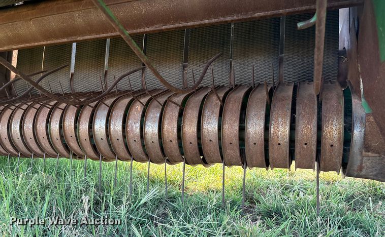 image for item IE9215 John Deere 535 round baler