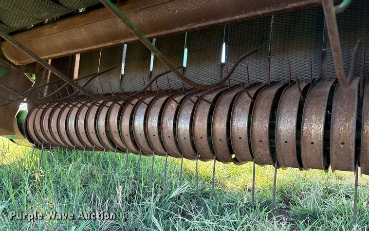 image for item IE9215 John Deere 535 round baler