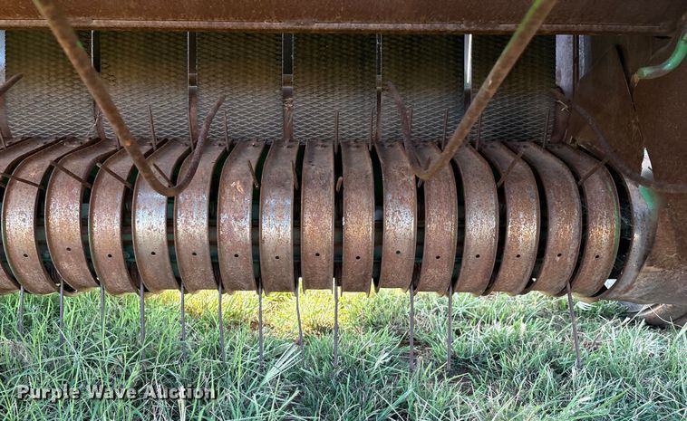 image for item IE9215 John Deere 535 round baler