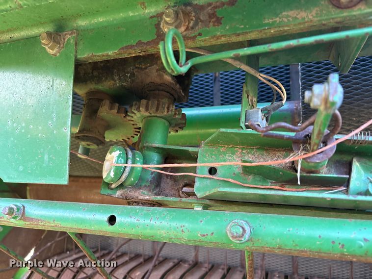 image for item IE9215 John Deere 535 round baler