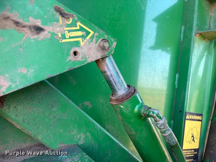 image for item IE9215 John Deere 535 round baler