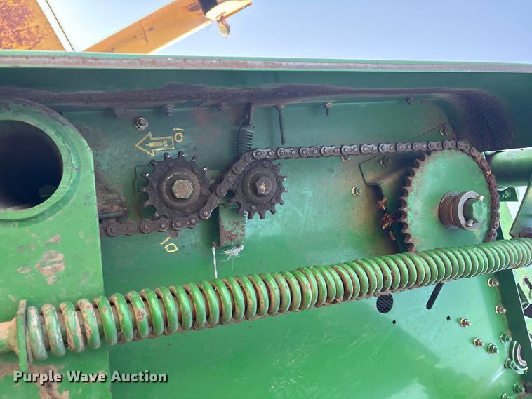 image for item IE9215 John Deere 535 round baler