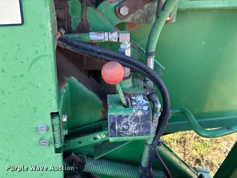 image for item IE9215 John Deere 535 round baler