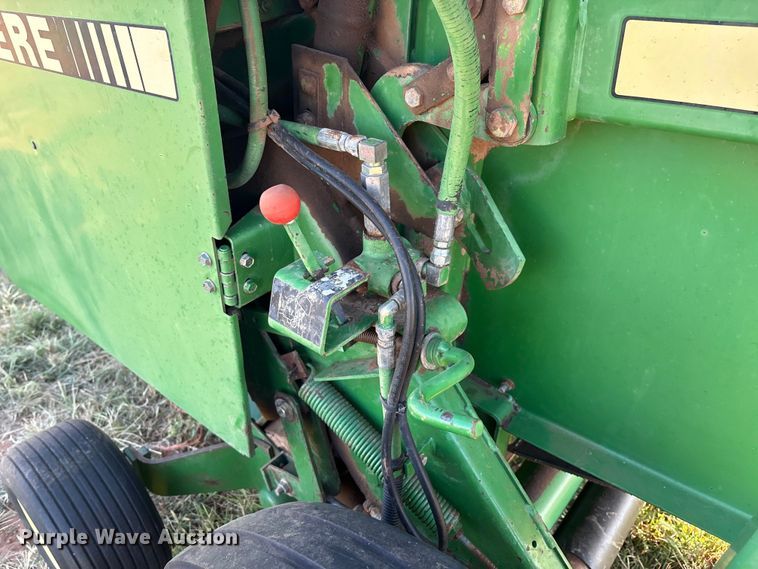image for item IE9215 John Deere 535 round baler