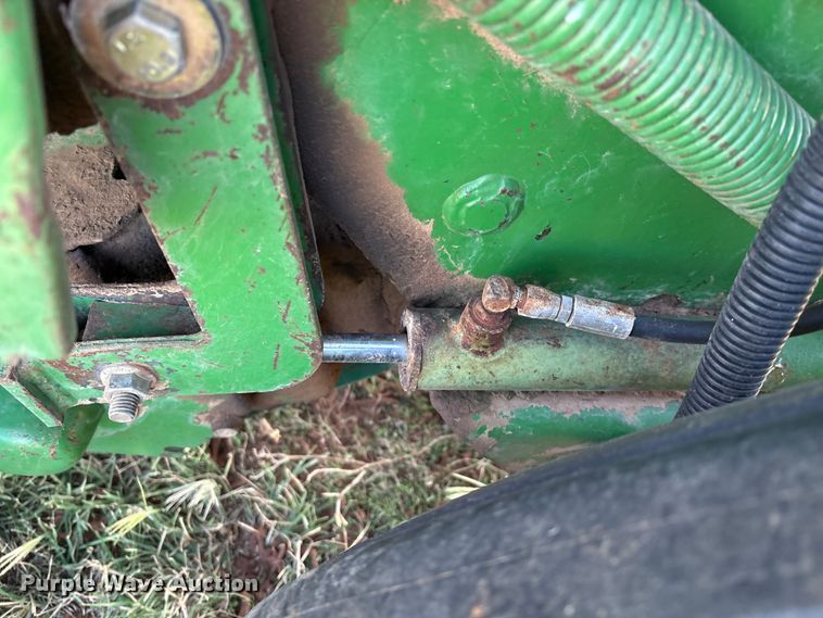 image for item IE9215 John Deere 535 round baler