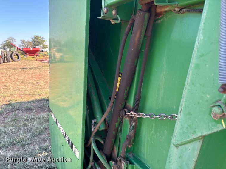image for item IE9215 John Deere 535 round baler