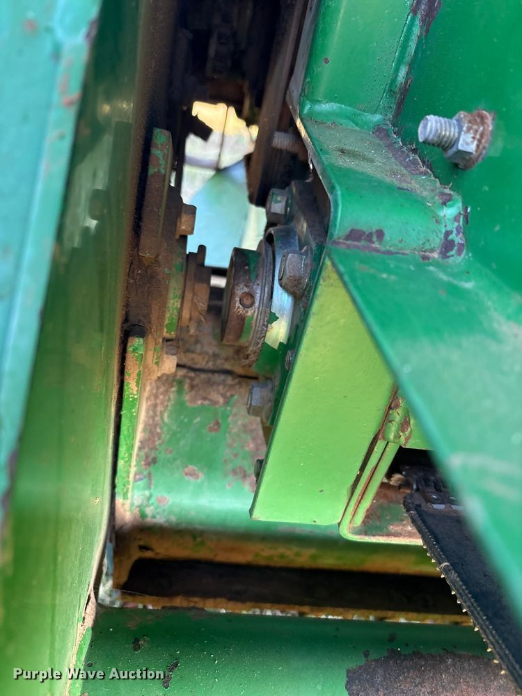 image for item IE9215 John Deere 535 round baler